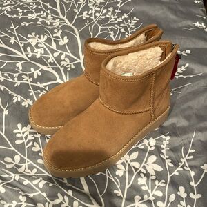 Women’s size 6 Ugg ankle boots